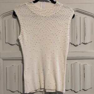 Chic Sleeveless White  Sweater Blouse